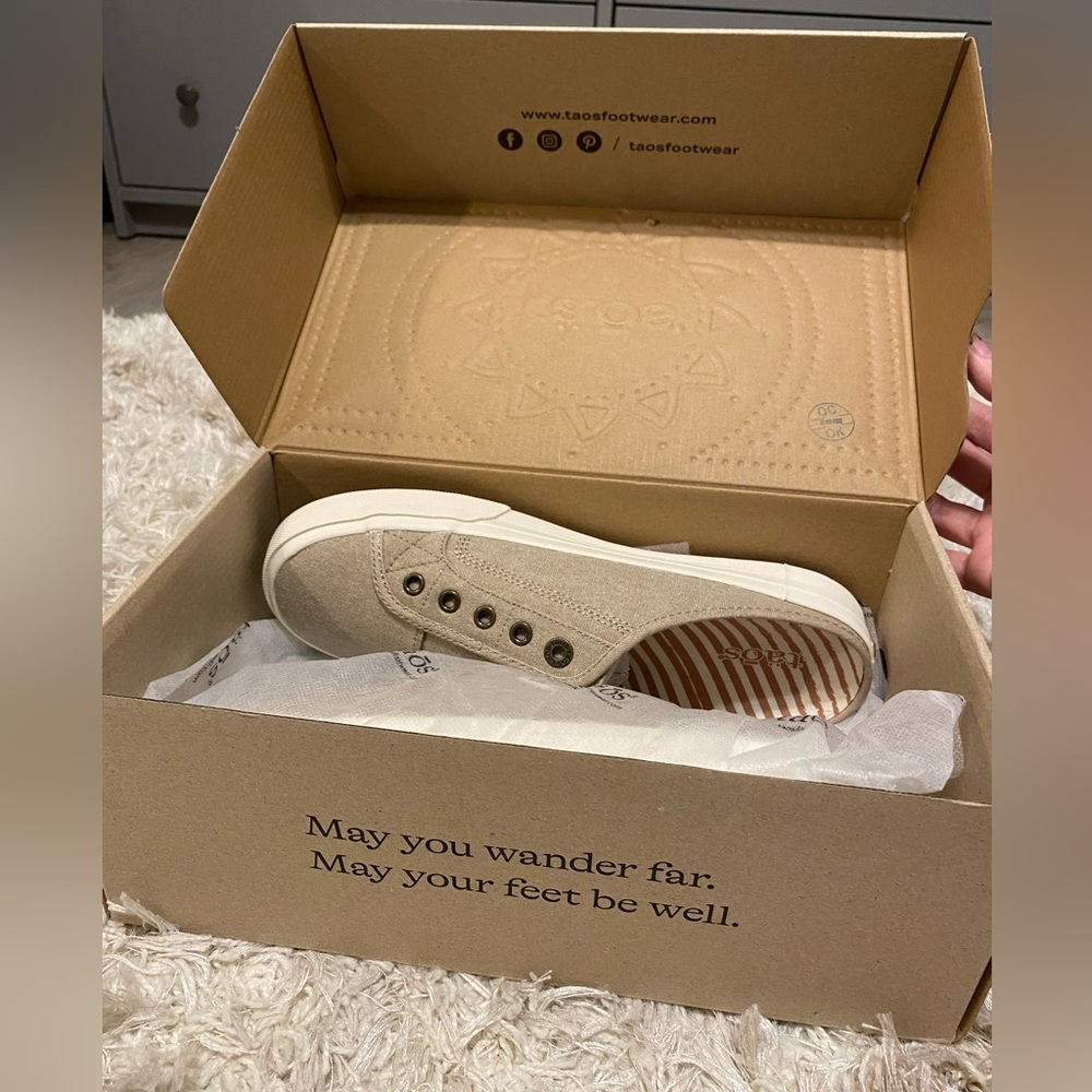 Taos Women's EZ Soul Oat Wash Canvas Slip On Shoes  Size 10